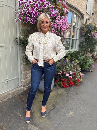 Lisa - New White Chains