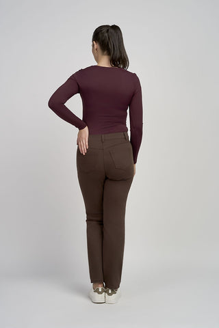 Super stretch straight leg deluxe denim jean in chocolate