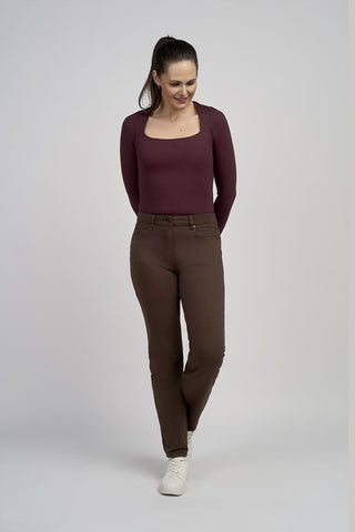 Super stretch straight leg deluxe denim jean in chocolate