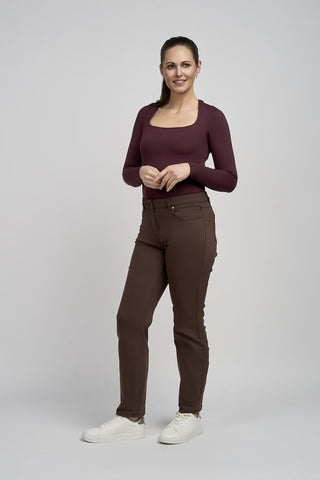 Super stretch straight leg deluxe denim jean in chocolate