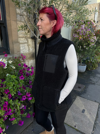 Industry Fleece Gilet in Black