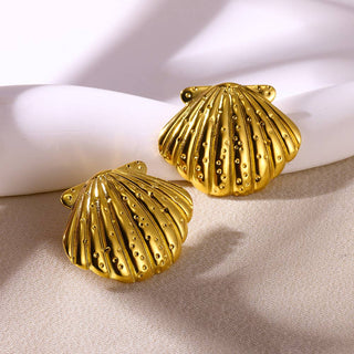 Textured Shell Earring in Gold