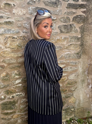 SINGLE BREASTED BELGRAVIA BLAZER IN INK NAVY WIDE STRIPE