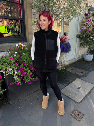 Industry Fleece Gilet in Black