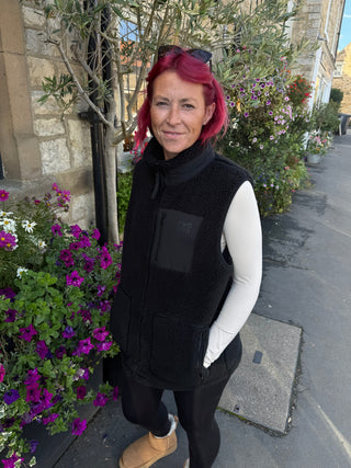 Industry Fleece Gilet in Black
