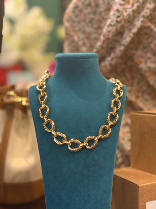 GOLD CHUNKY NECKLACE