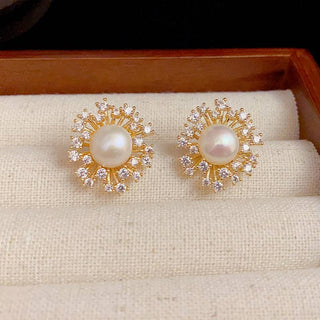 Pearl Burst Earring in Gold